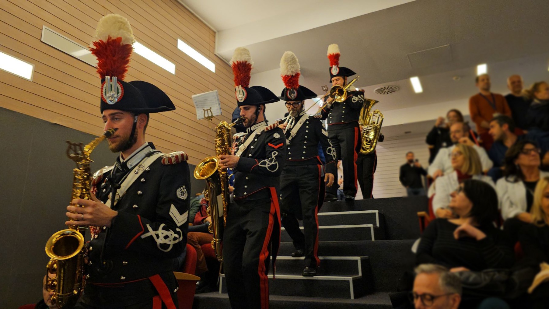 Clima di festa all’Ospedale Moscati con il Concerto di Natale della Fanfara dei Carabinieri
