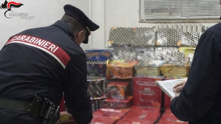Melito Irpino, sequestro di fuochi pirotecnici: i Carabinieri denunciano un 55enne