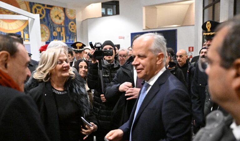 Video/ Piantedosi brinda con la città: “Il prossimo sarà un anno positivo e proficuo”