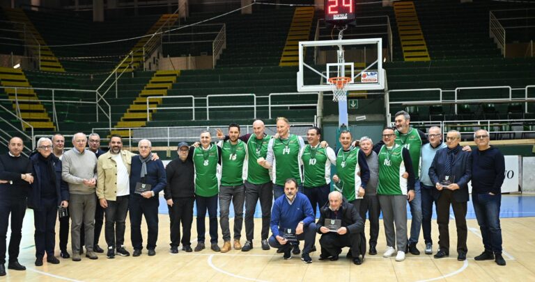 Scandone, l’abbraccio agli eroi della Promozione 2000