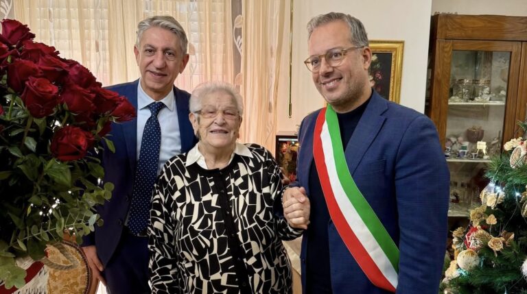 Atripalda festeggia i 100 anni della signora Iolanda Russo