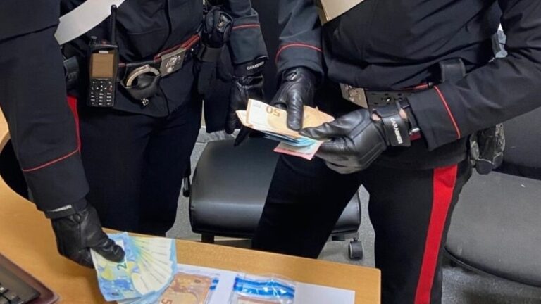 Torella dei lombardi, alla guida con patente e banconote false: i Carabinieri denunciano due coniugi irpini