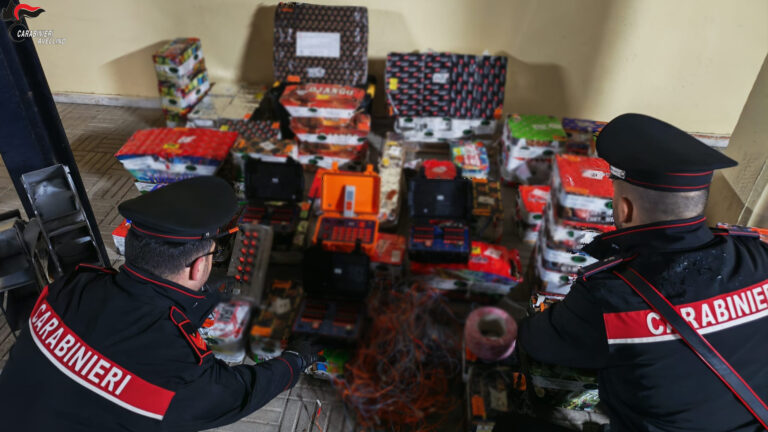 Solofra: i Carabinieri Sequestrano 38kg di fuochi pirotecnici e denunciano un 40enne