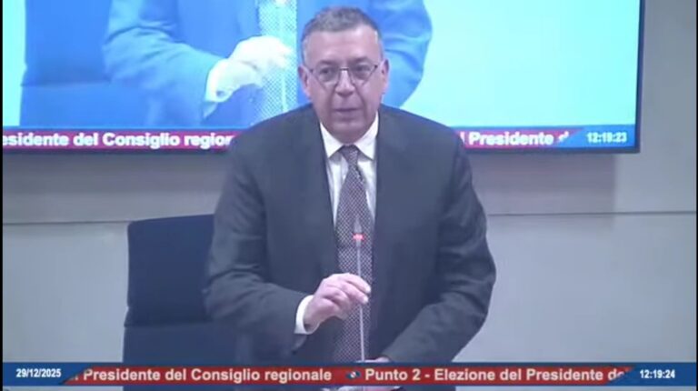 Regione, il presidente Manfredi all’aula:  rendere orgogliosi i campani che ci hanno scelto