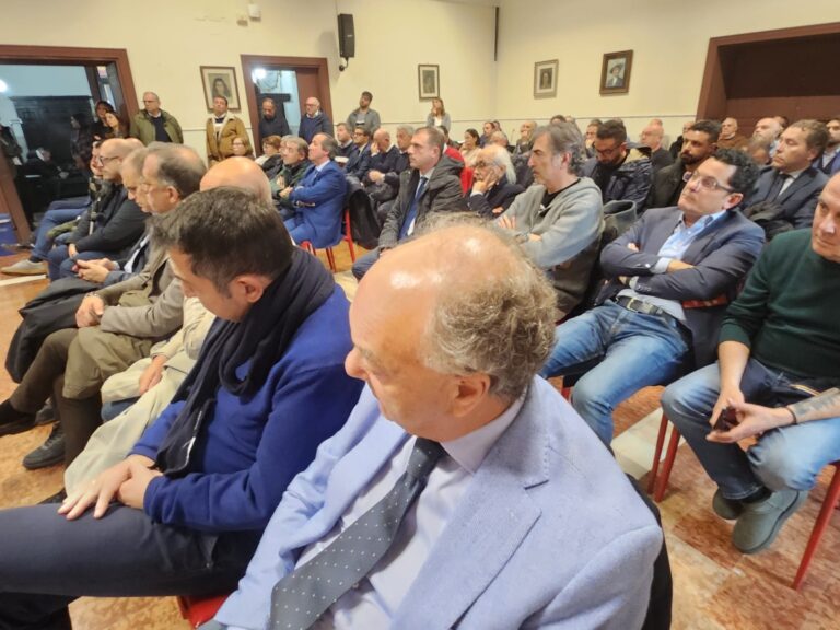 Rifiuti, 113 sindaci da convincere per la nascita di IrpiniAmbiente dei Comuni