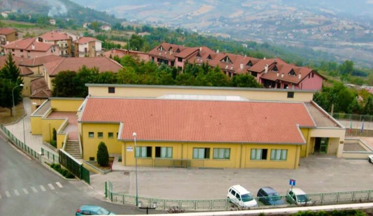 Ancora un furto nella scuola di Nusco, il sindaco: ostacolo all’istruzione