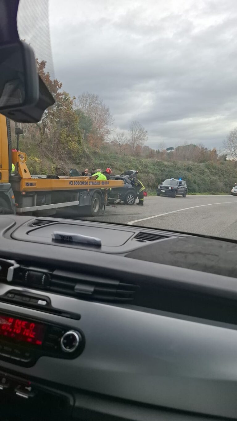 FOTONOTIZIA/ Auto fuori strada a Pietradefusi
