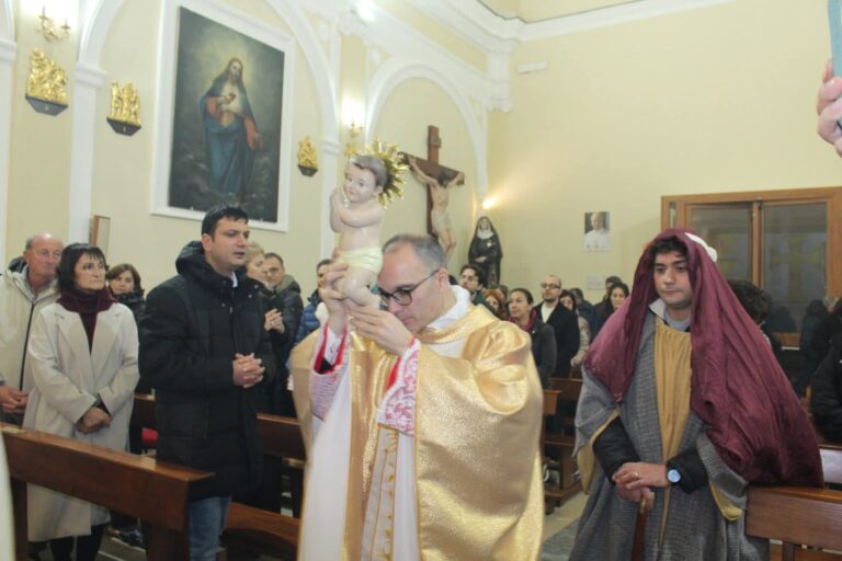 Montoro, rubato il Bambinello e le statuine di Giuseppe e Maria dal presepe di Figlioli