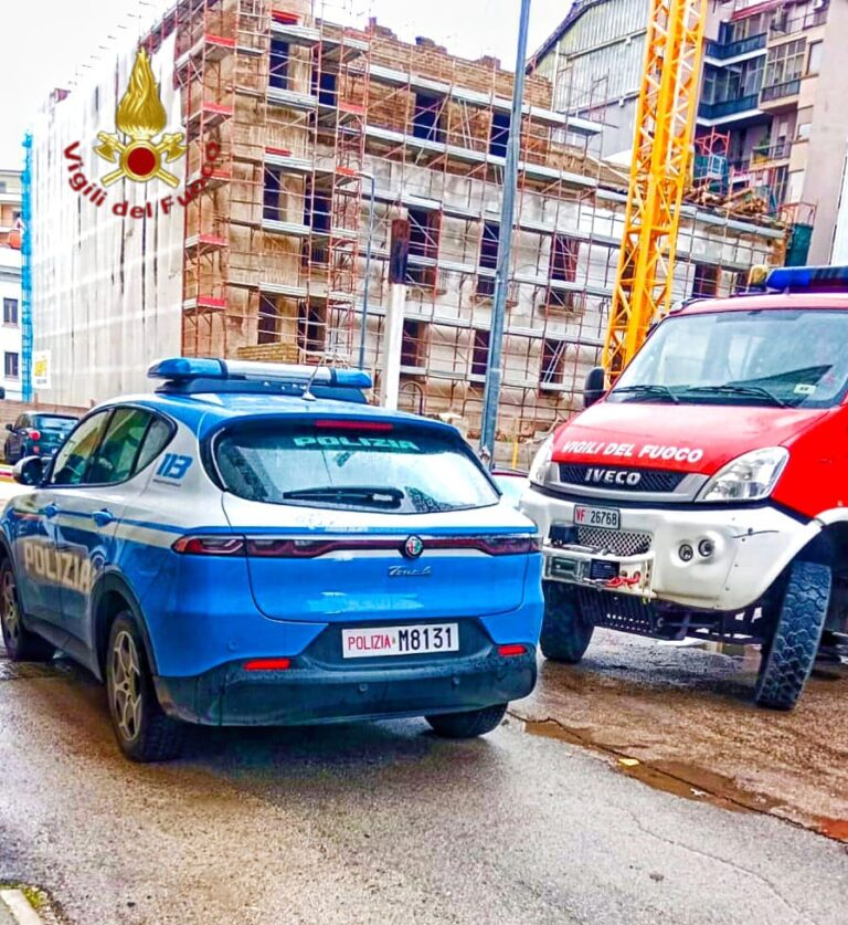 Gru in via Vicolo Giardinetto: completate le verifiche, nessun pericolo