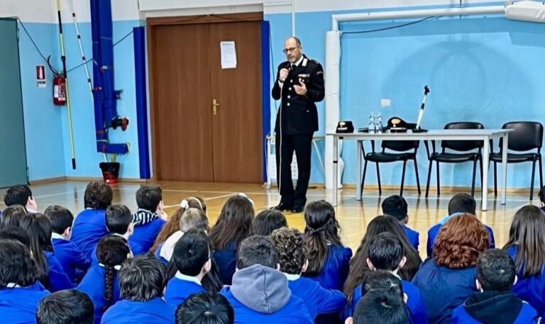 I Carabinieri di Avellino proseguono gli incontri di prossimità con studenti e anziani