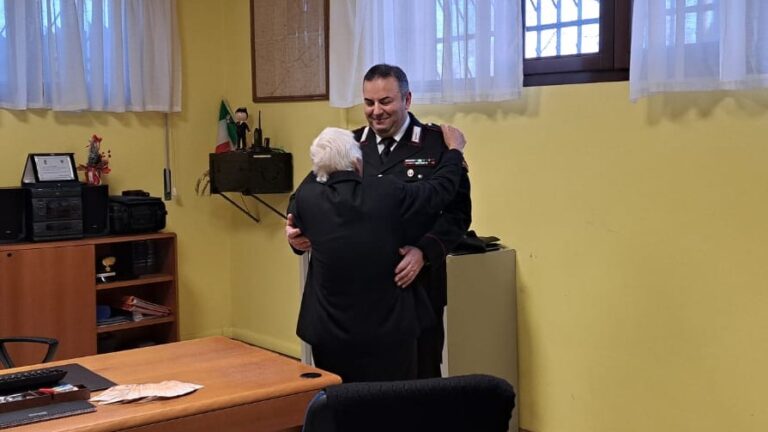 Si finge carabiniere per truffare anziana, arrestato dai militari veri: finisce ai domiciliari