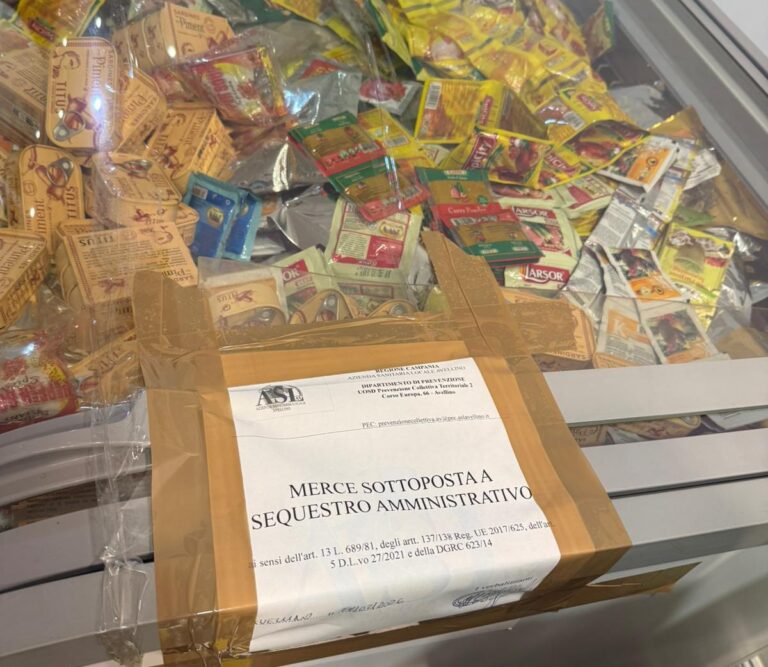 Cibi scaduti e irregolarità igieniche, scatta la chiusura di un negozio nel capoluogo