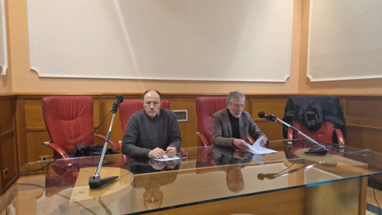 Picone e Santoro lanciano l’assemblea pubblica. E sull’appello del M5s: “Disponibili”