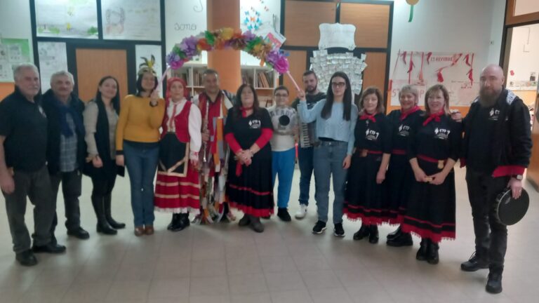Giovedì grasso tra intreccio, Zeza e tarantella: festa alla primaria di San Pietro di Montoro