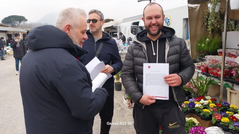 Filcams Cgil esclusa dall’incontro alla Cosmopol: volantinaggio denuncia pubblica