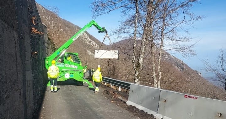 VIDEO/ Montevergine, al via i lavori di messa in sicurezza della strada colpita dalla frana