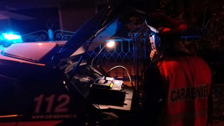 Sturno, nascondeva cocaina in auto: Carabinieri denunciano 36enne