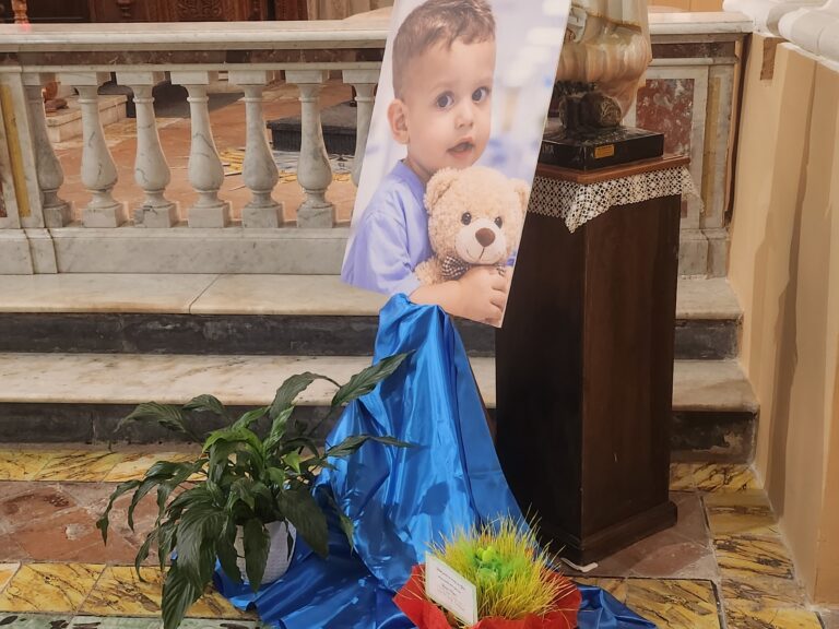 Taurano abbraccia mamma Patrizia e papà Antonio: Domenico, un piccolo angelo