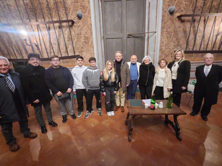 Il Vallo di Lauro celebra il professore Moschiano: premiati quattro studenti