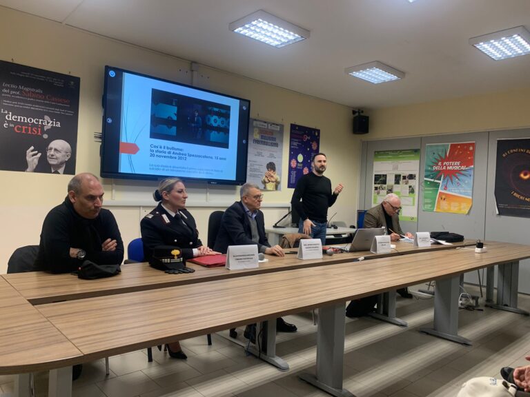 Bullismo, i rischi del cyberstalking spiegati  agli studenti  del De Caprariis