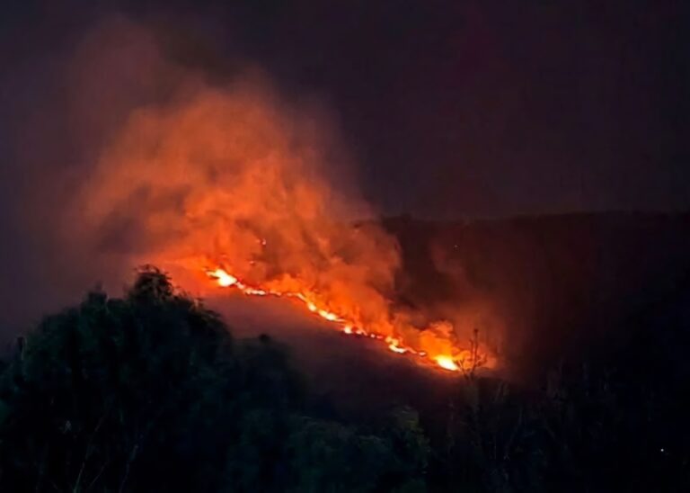 Brucia la montagna di Moschiano, fiamme in localita’ Serre: l’ombra dei piromani