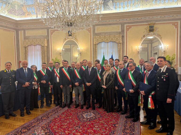 VIDEO/ Sicurezza urbana, Piantedosi firma i Patti tra Prefettura e 26 Comuni