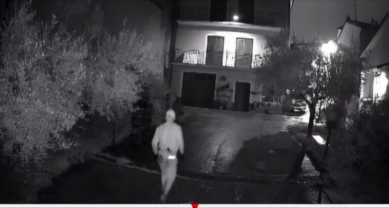 Furti, a Vallesaccarda i ladri sono diventati un incubo: portato via anche salvadanaio di una bimba