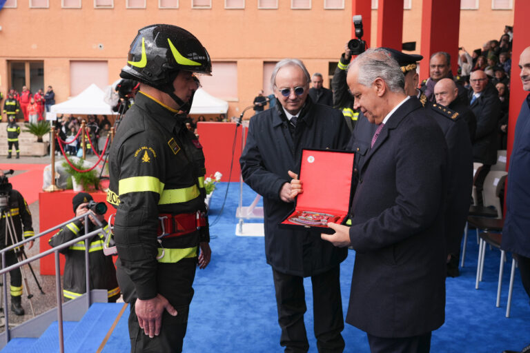 Vigili del Fuoco, il crest del 101°Corso realizzato dal vigile irpino Palllante
