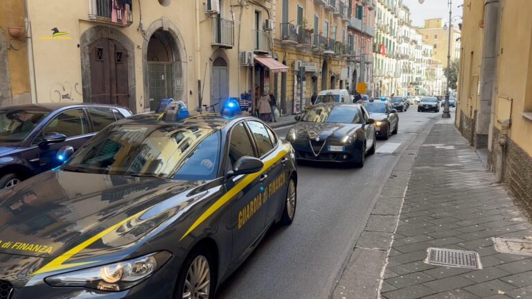 Falsi assunti con il decreto flussi: condannato a sette anni di reclusione l’ex poliziotto Bossone