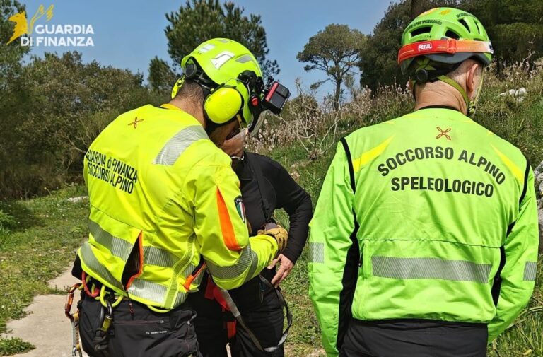 Escursionista soccorsa a Capri dal Nucleo Sagf di Avellino e dal Roan di Napoli