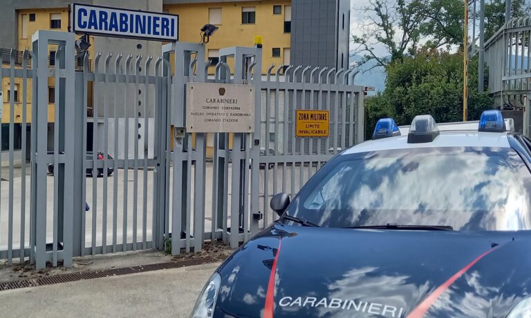 Si denuda e molesta una bimba durante la processione: arresti domiciliari per 56enne