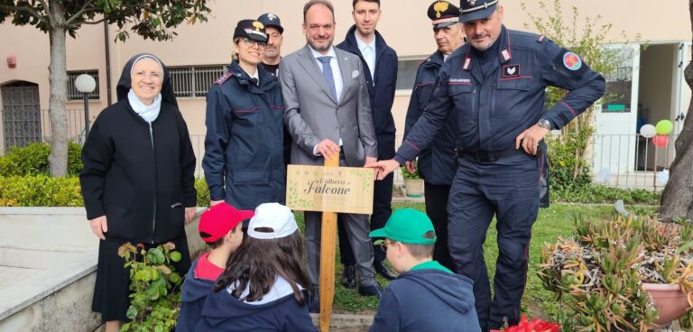 Ariano Irpino, “Colorando” e messa a dimora dell’albero di Falcone: Carabinieri e alunni per Legalità e Ambiente
