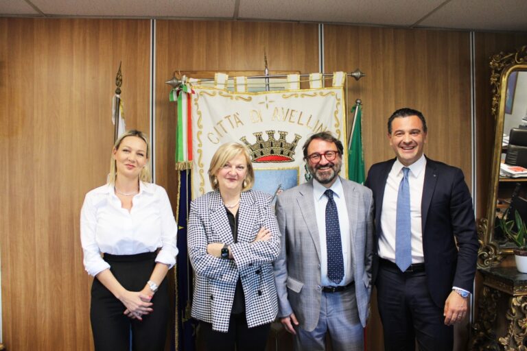 Urne aperte in città: al via il triello Pizza, Nargi e Festa per la fascia tricolore
