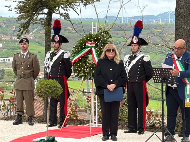 Andretta, il Prefetto Riflesso legge il messaggio del Ministro Piantedosi: “Memoria viva per rafforzare i valori della Repubblica”*