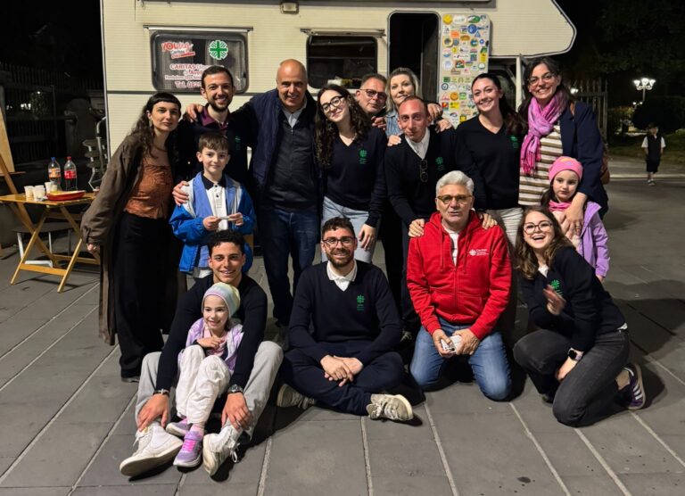 “Re-exist”, la solidarietà scende in strada: successo per il Camper Young Caritas