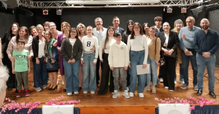 Aiello del Sabato celebra la forza della parola: prima edizione del concorso letterario “Dove sei posato, fiorisci”