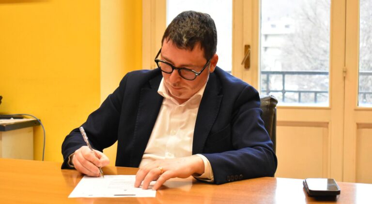 Monteforte, il sindaco sfida la minoranza a un incontro pubblico: “è l’ora della verità”