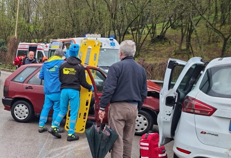 Frontale a Picarelli, lungo la strada “saponetta”: ferite due donne