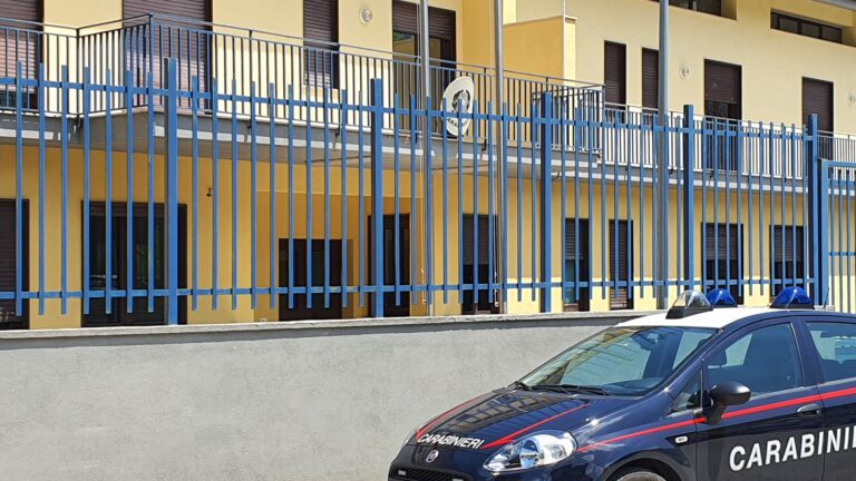 Monteforte, materiale idraulico a prezzo vantaggioso ma è una truffa: Carabinieri denunciano 20enne