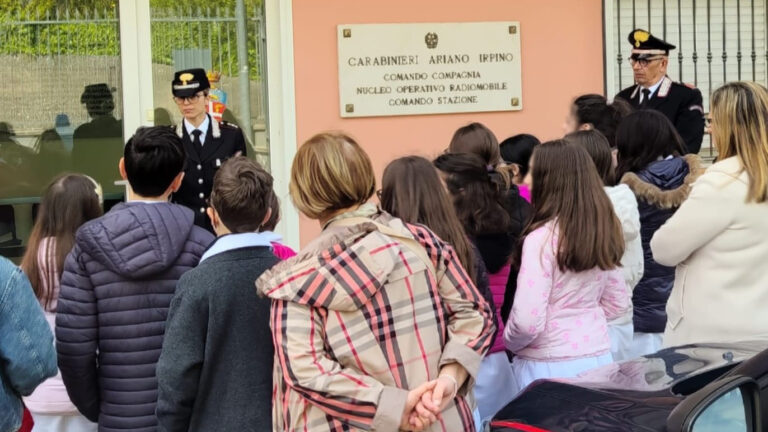 Ariano Irpino, “Cultura della Legalità”: i Carabinieri accolgono in Caserma 120 alunni