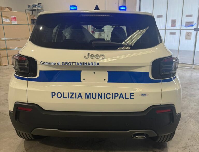 Sicurezza urbana e sostenibilità, a Grottaminarda un’auto ibrida per la Municipale