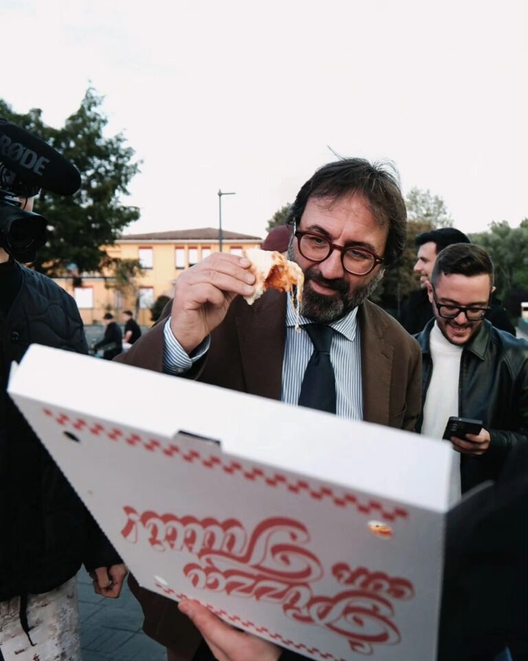 Pizza con tutti, nel tour dei quartieri arriva anche il foodtruck con le pizze