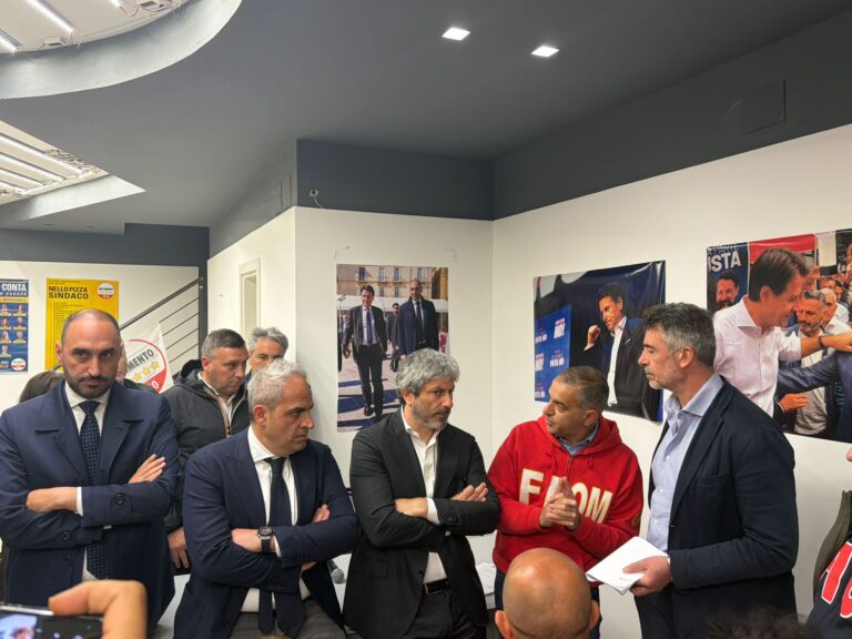 Non solo la volata a Pizza, la prima di Fico in città da presidente è al fianco dei lavoratori
