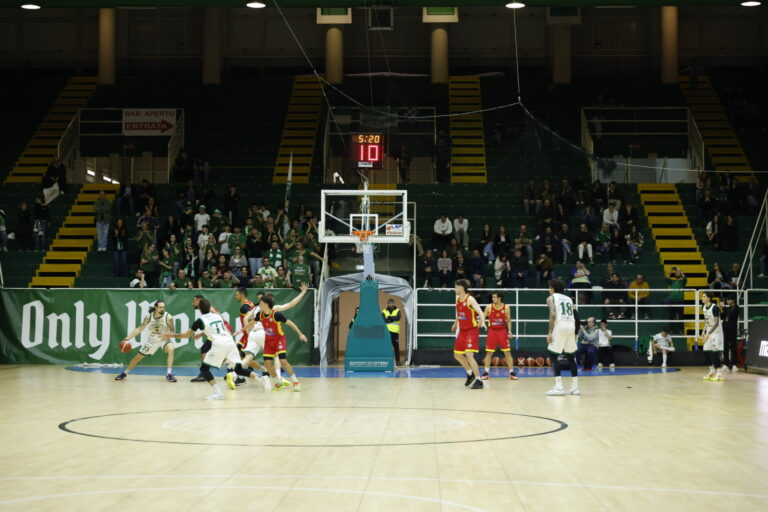 Play-off, la Scandone Avellino si prende il PalaDelMauro: vittoria sulla Basket School Messina