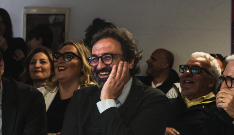 Il campo largo incontra la città: Nello Pizza sarà intervistato dai giovani