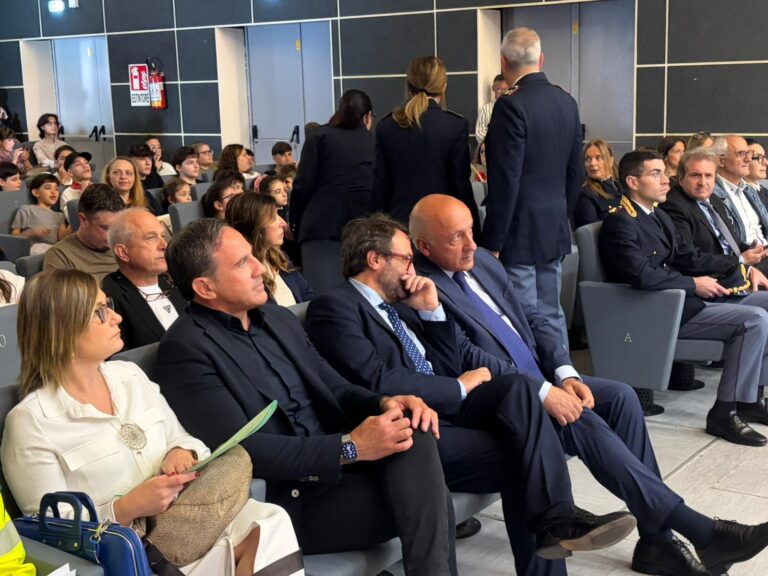 «Bisogna intercettare la loro frequenza e arrivare al loro cuore»: il Questore Picone ai giovani irpini