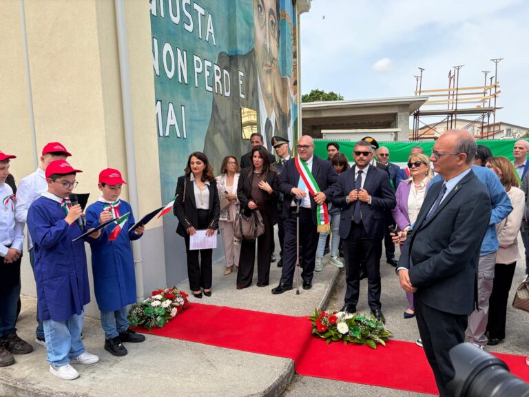 VIDEO/ Pietradefusi, Valditara inaugura il murale della legalità dedicato a Piersanti Mattarella