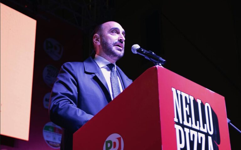 VIDEO/ Gubitosa dal palco di piazza Libertà: “Da Avellino segnale di sfratto a Giorgia Meloni”