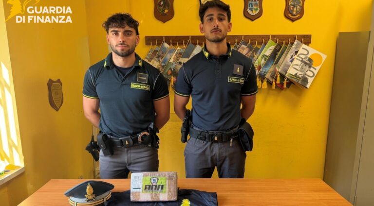 GdiF Avellino: sequestrato 1kg di cocaina, arrestato cittadino italiano