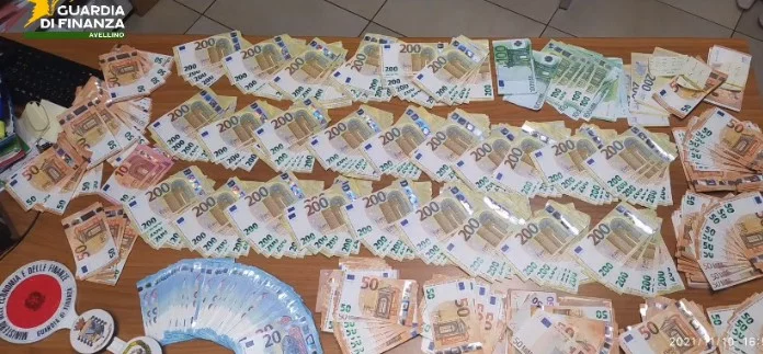 Solofra, fatture false per 350 milioni e soldi trasferiti in Cina e Turchia: 34 indagati